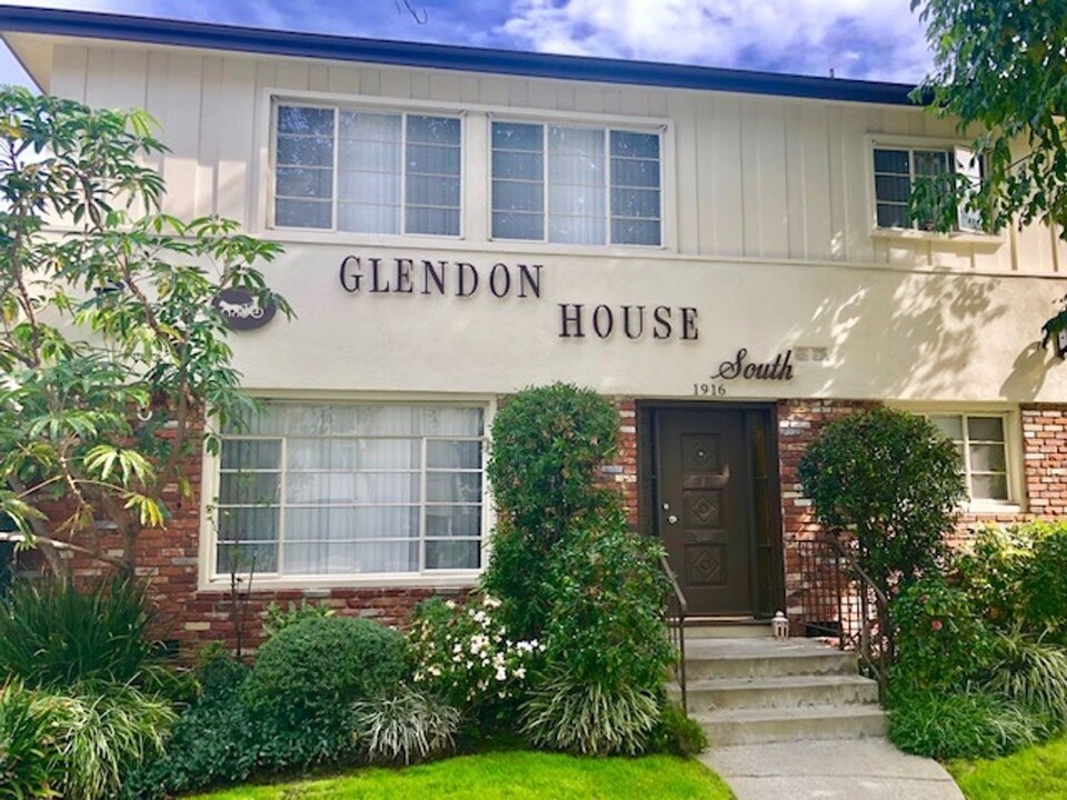 1912-1916 Glendon Ave in Los Angeles, CA - Building Photo