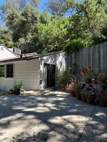 9000 Wonderland Ave in Los Angeles, CA - Building Photo