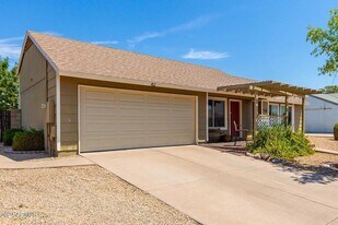 716 E Hackamore St in Mesa, AZ - Building Photo