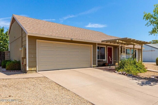 property at 716 E Hackamore St