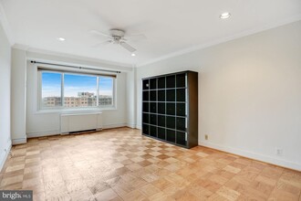 4201 Cathedral Ave NW in Washington, DC - Building Photo - Building Photo