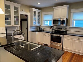 35 Annandale Rd in Newport, RI - Building Photo - Building Photo