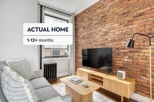 326 E 35th St in New York, NY - Building Photo