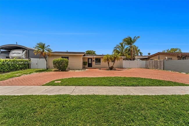 7920 NW 171st St in Hialeah, FL - Building Photo - Building Photo