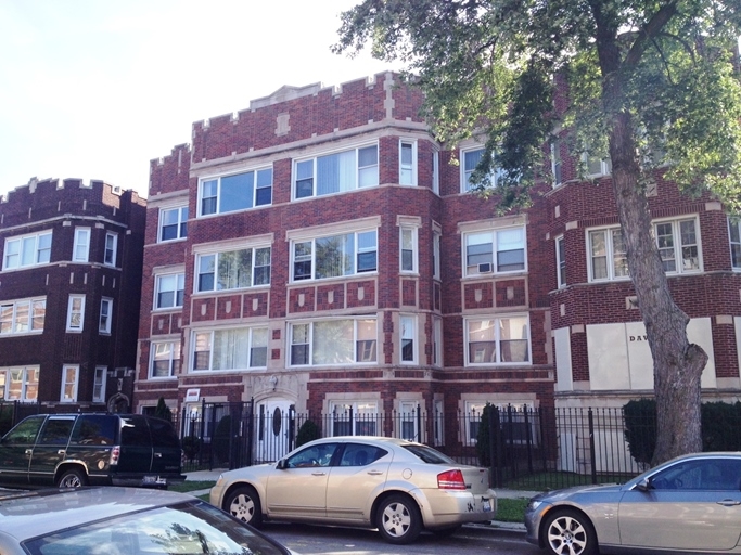 7519 S Essex Ave in Chicago, IL - Building Photo