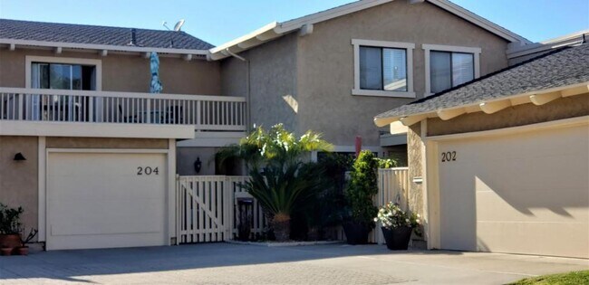 204 Avenida Baja in San Clemente, CA - Building Photo - Building Photo