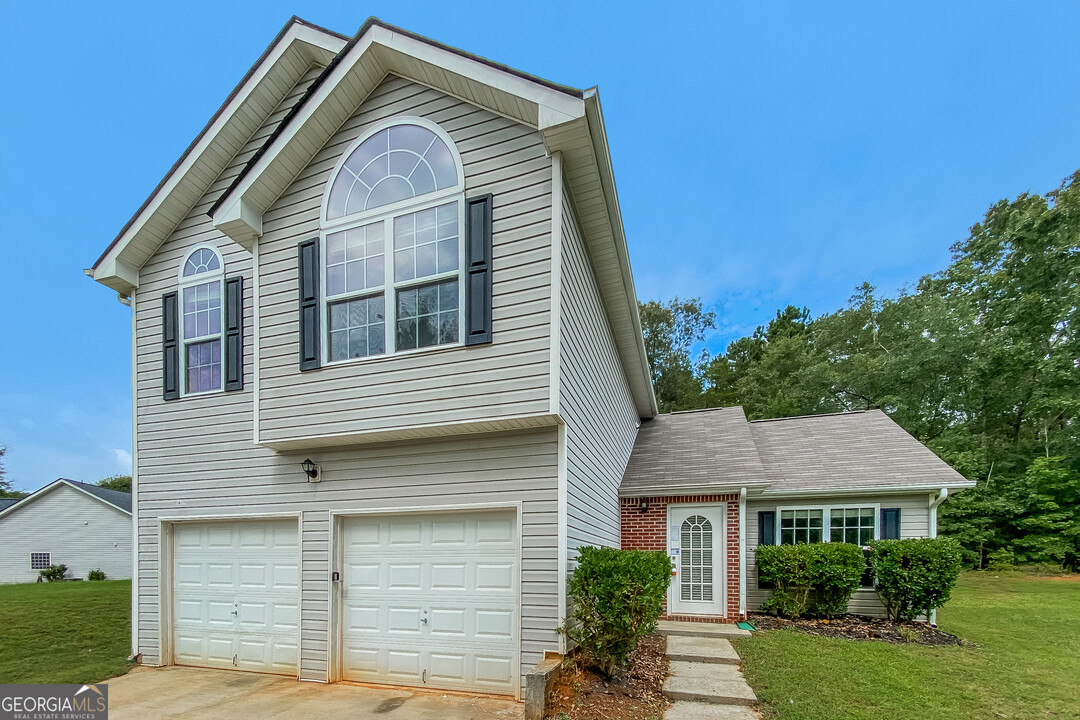 557 Rosalind Terrace in Locust Grove, GA - Building Photo