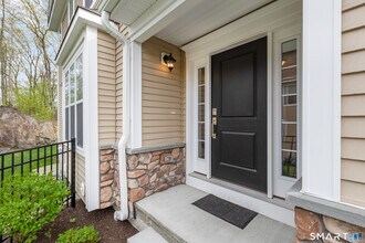 16 Hunting Ridge Ln in Bethel, CT - Building Photo - Building Photo