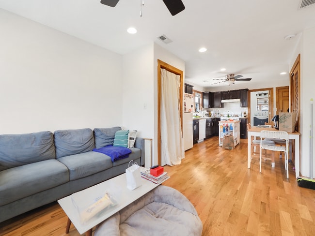 1148 W Belmont Ave in Chicago, IL - Building Photo - Building Photo