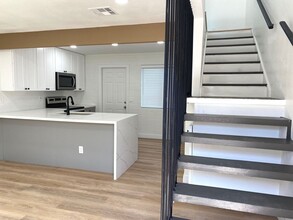 The Grayson2 in Tempe, AZ - Building Photo - Interior Photo