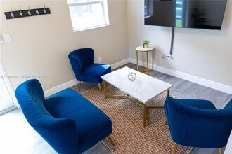 250 NW 14th Way in Dania Beach, FL - Building Photo - Building Photo