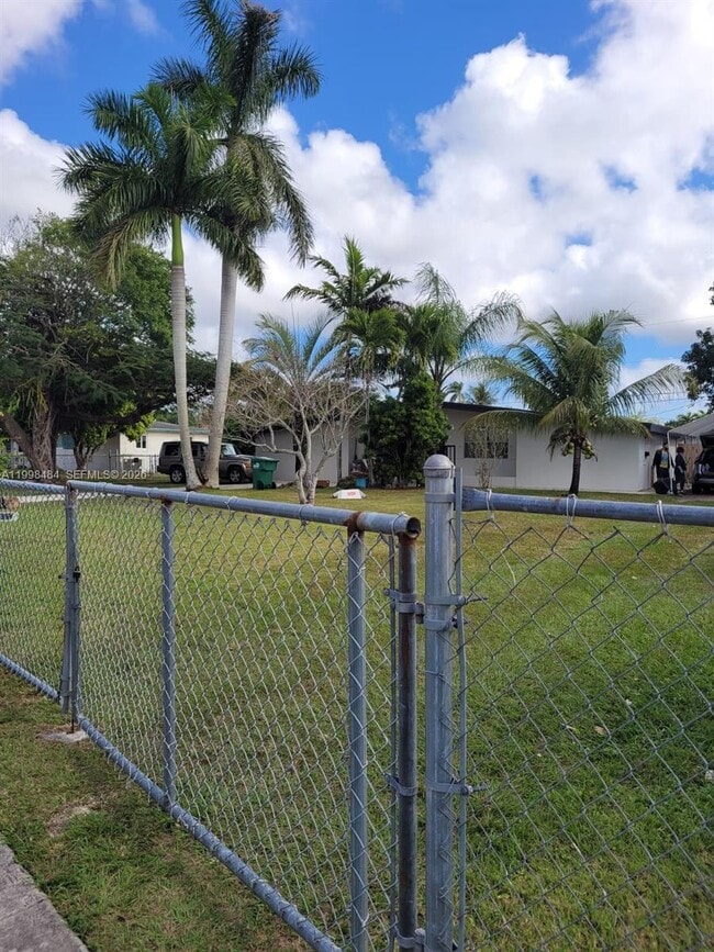 26925 SW 145th Ave in Homestead, FL - Building Photo - Building Photo