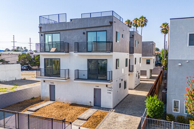 11441 Hatteras St in North Hollywood, CA - Building Photo - Building Photo