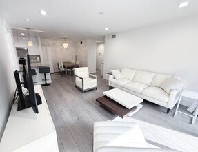 222 S Central Ave, Unit 212 in Los Angeles, CA - Foto de edificio - Building Photo