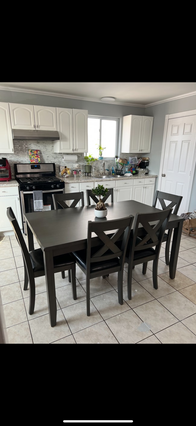 79 Byfield St, Unit Left