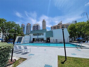 17560 Atlantic Blvd in Sunny Isles Beach, FL - Building Photo - Building Photo