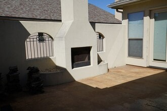 2801 Indian Wells Dr E in Kerrville, TX - Building Photo - Building Photo