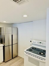 345 Ocean Dr, Unit 920 in Miami Beach, FL - Building Photo - Building Photo