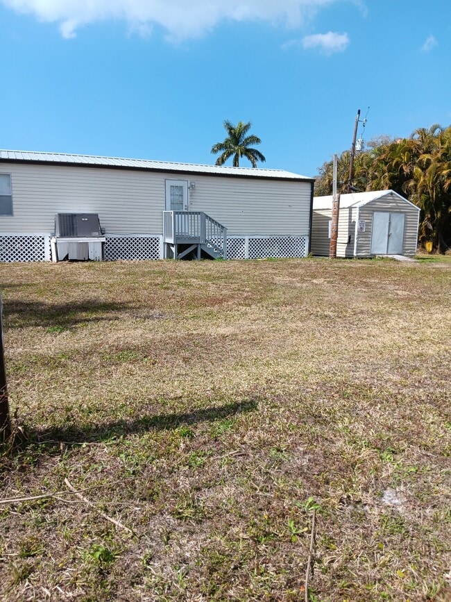 5540 Rainbow Dr in Bokeelia, FL - Building Photo - Building Photo