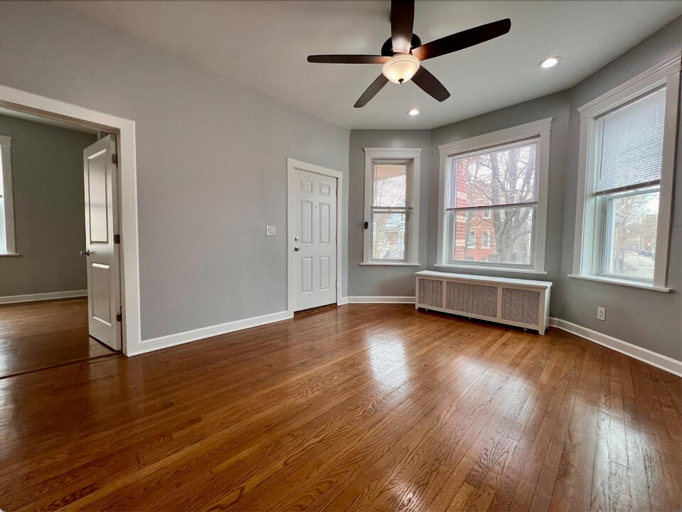 3415 W Lyndale St in Chicago, IL - Building Photo