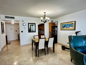 5401 Collins Ave, Unit 1512 in Miami, FL - Building Photo - Building Photo