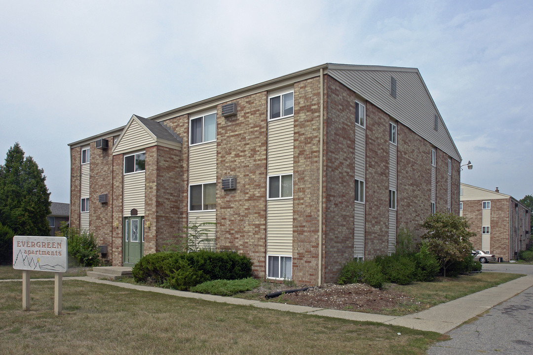 Evergreen Prairie in Wyoming, MI - Building Photo