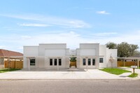 1208 W Harrison Ave, Unit 2 in Alton, TX - Foto de edificio - Building Photo