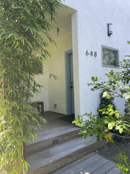 648 E Fairview Blvd, Unit 648 Blue Downstairs in Inglewood, CA - Building Photo