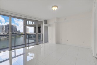 495 Brickell Ave, Unit 607 in Miami, FL - Building Photo - Building Photo