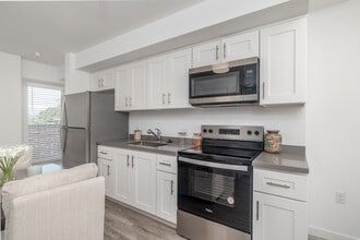5300 Crenshaw in Los Angeles, CA - Foto de edificio - Interior Photo