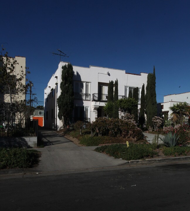 1165 N New Hampshire Ave in Los Angeles, CA - Foto de edificio