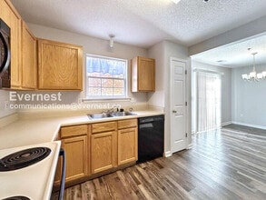 204 Cottonwood Creek Cir in Canton, GA - Foto de edificio - Building Photo