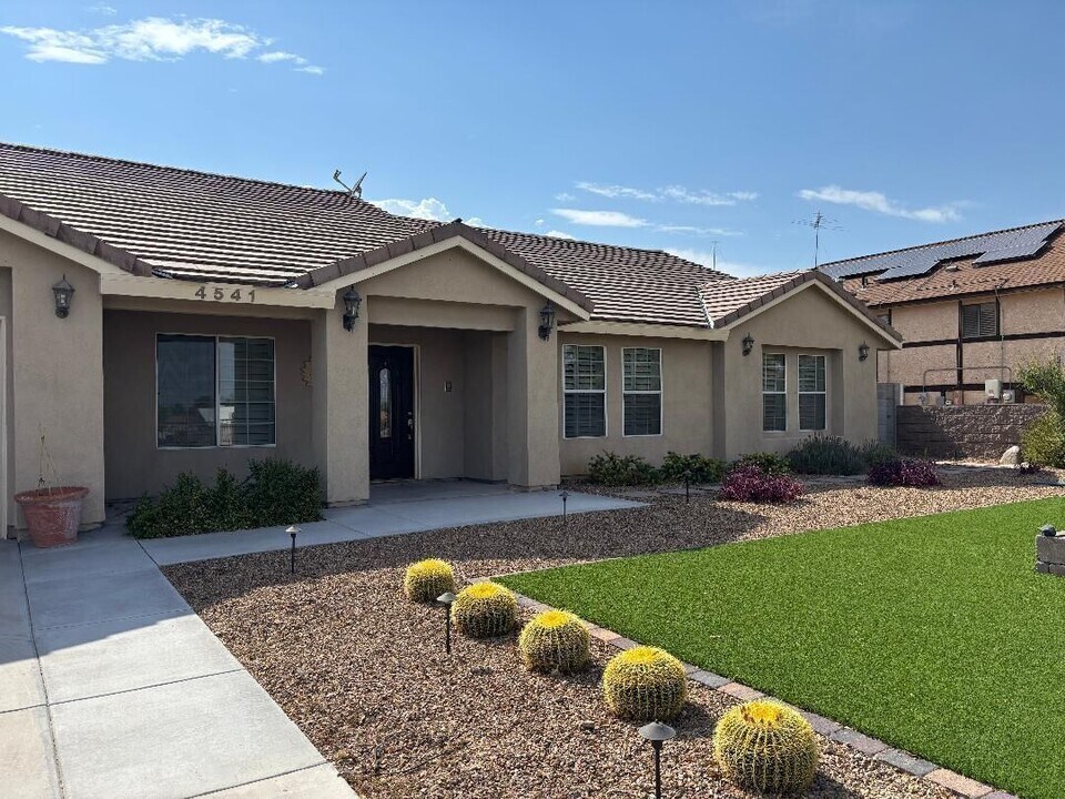 4541 N Campbell Rd in Las Vegas, NV - Building Photo