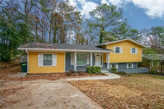 2640 Casher Dr in Decatur, GA - Building Photo - Building Photo