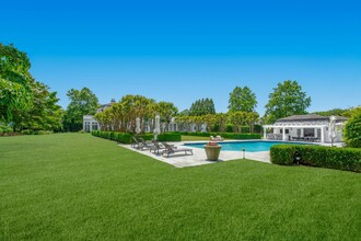 3 Halsey Farm Dr in Southampton, NY - Building Photo - Building Photo