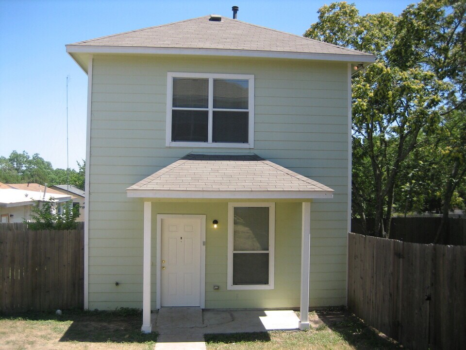 1806 Perez St in Austin, TX - Building Photo