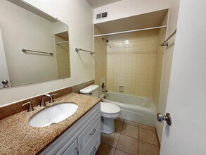 5000 Carriage Way Dr in Rolling Meadows, IL - Building Photo - Building Photo