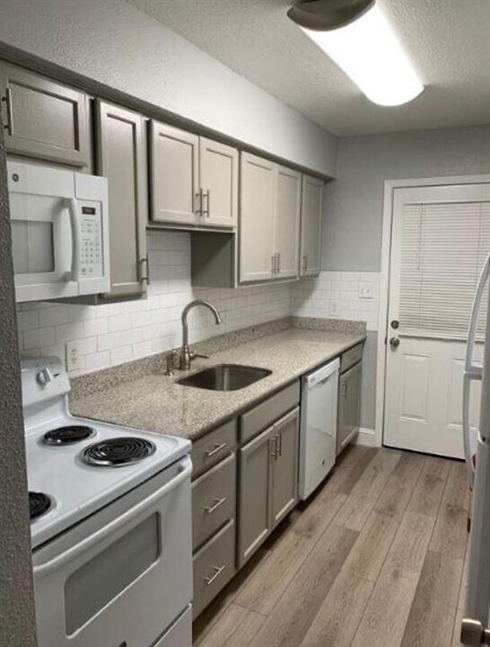 3303 W Greenridge Dr-Unit -24 in Houston, TX - Building Photo