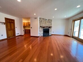 162 Quincy Shore Dr in Quincy, MA - Building Photo - Building Photo