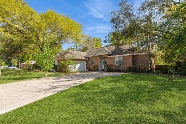 property at 1828 Huntington Rd