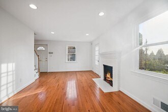 2711 Elnora St in Silver Spring, MD - Building Photo - Building Photo