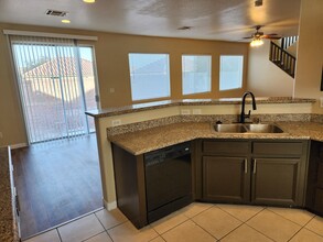 5236 Scarlet Iris Ct in North Las Vegas, NV - Building Photo - Building Photo