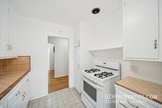 1306 Havenhurst Dr in West Hollywood, CA - Building Photo - Building Photo