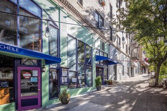 831 W 181st St in New York, NY - Foto de edificio - Building Photo