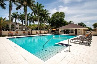 Legacy Palm Gardens in Hialeah, FL - Building Photo - Building Photo