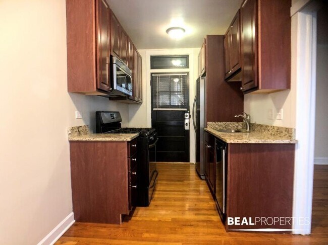 2102 W Ainslie St in Chicago, IL - Building Photo - Building Photo
