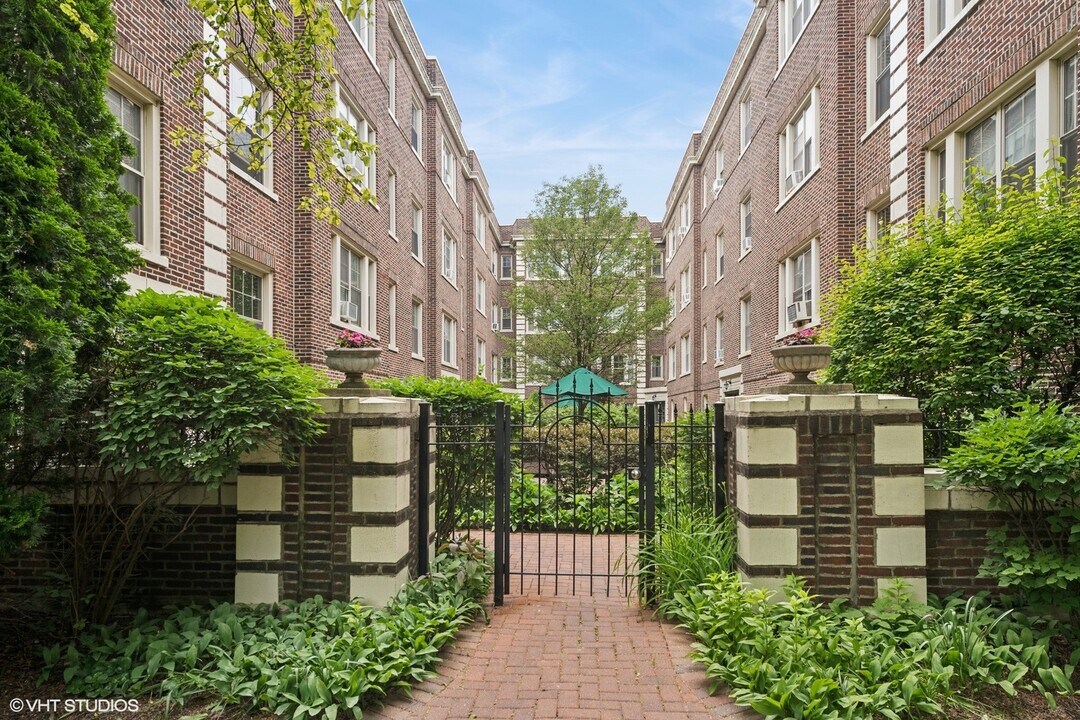 445 N Lombard Ave in Oak Park, IL - Building Photo