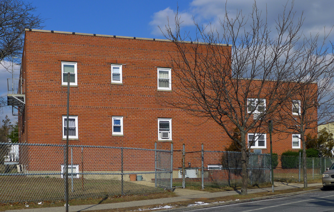 107 Broadway in Freeport, NY - Building Photo