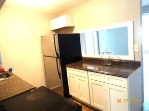 58 Main St in Somers, CT - Building Photo - Building Photo