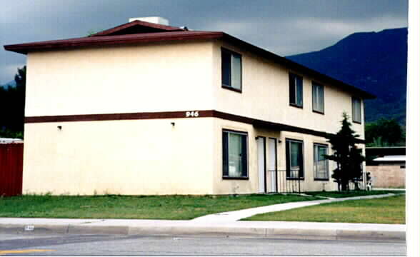 946 42nd St in San Bernardino, CA - Building Photo